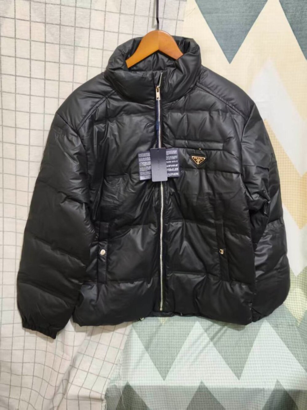 Black Stand Collar Puffer Jacket Men’s L
